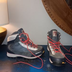 Tecncia gore-tex hikers
